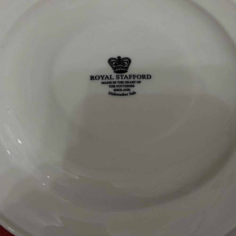 Royal Stafford Santa’s Sleigh Red Christmas Salad Plates 8” Set of 4 - Picture 6 of 6
